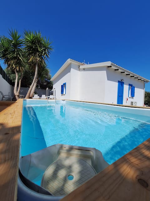 Villa Liana sleeps 6 Pool Garden Wi-Fi