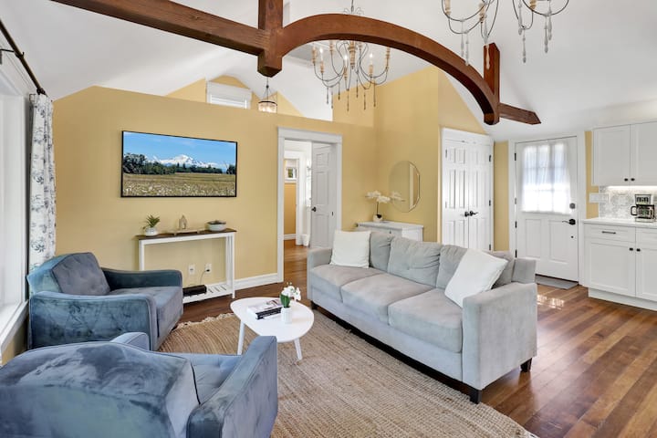 Cherry Blossom Cottage - Mount Vernon, WA