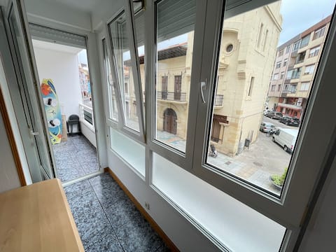 Top Airbnb: 2 bedroom apartment, central en Santoña