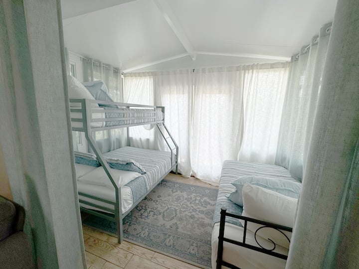 The only unit in the neighborhood with sun room converted into bonus bedroom downstairs. Perfect for kids or adults who want to avoid stairs. Nature sounds from the lake will make you feel in this room like you're camping!