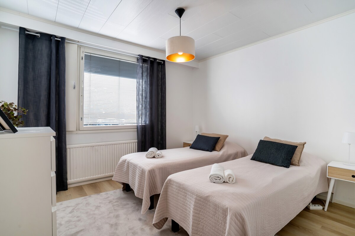 2 единични легла, спално помещение 80 * 200