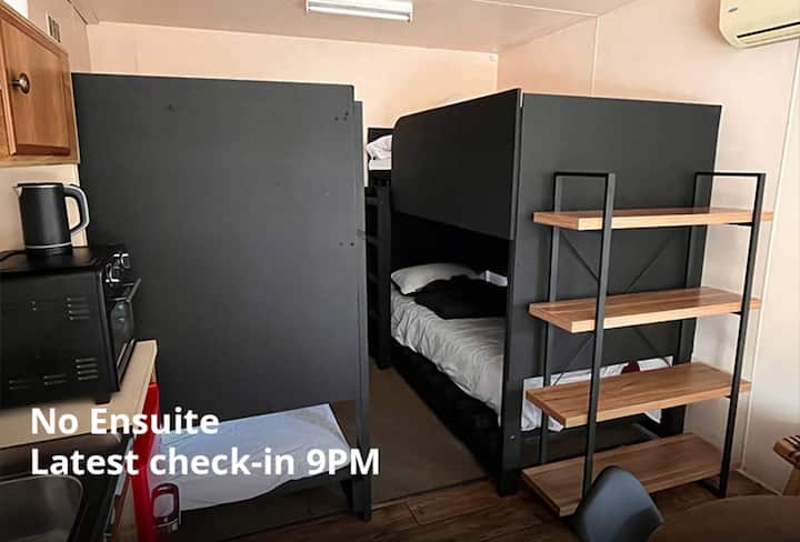 1 Queen, 4 Bunks, Shared Bathroom - Stawell