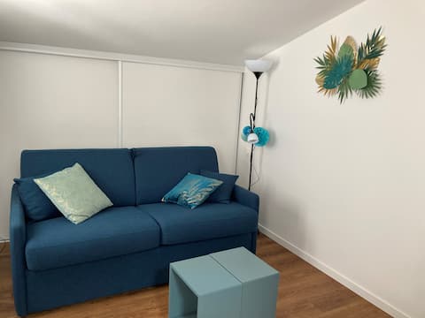 Top Airbnb: Cozy studio near CHU and Chaban-Delmas Stadium in Bordeaux