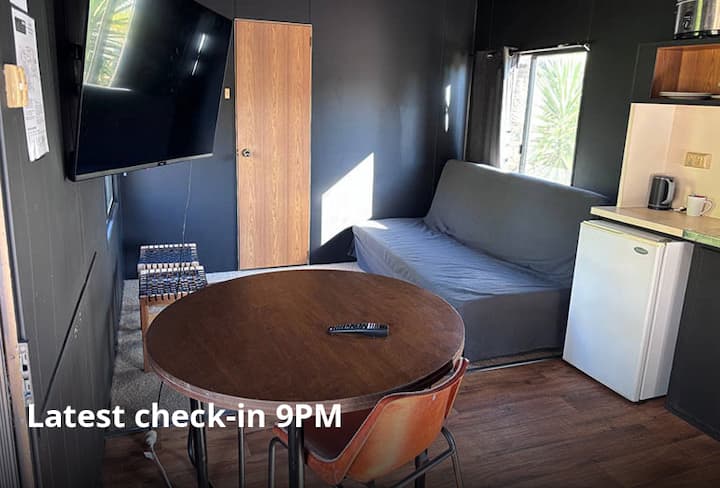 Older Cabin 1 Queen With Bathroom - Stawell