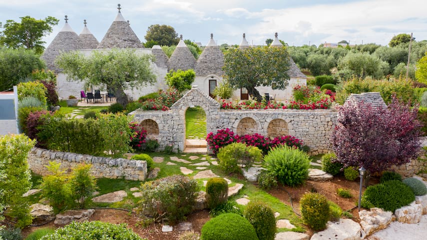 Trulli Arco Antico a Locorotondo