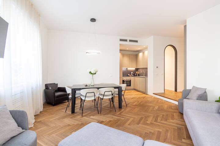 The Beauty • Big City Center Apartment