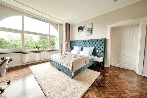 Exclusive old building apartment central and quiet