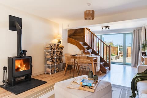 Dunes House: Log Fire/Dog friendly/5 Mins to Beach