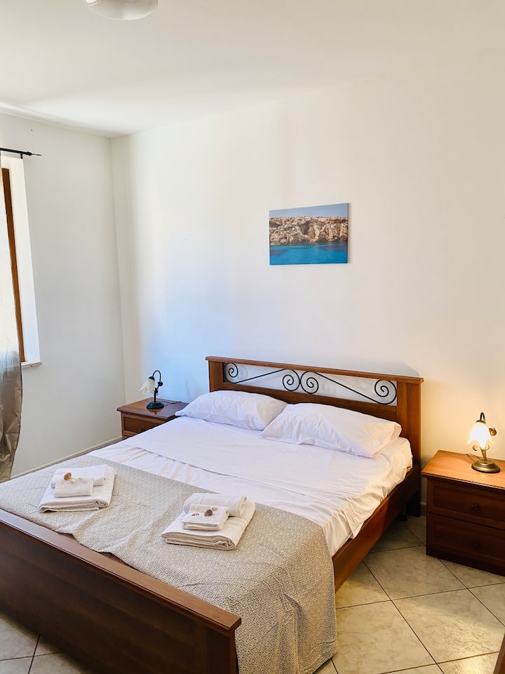 საძინებელი 1