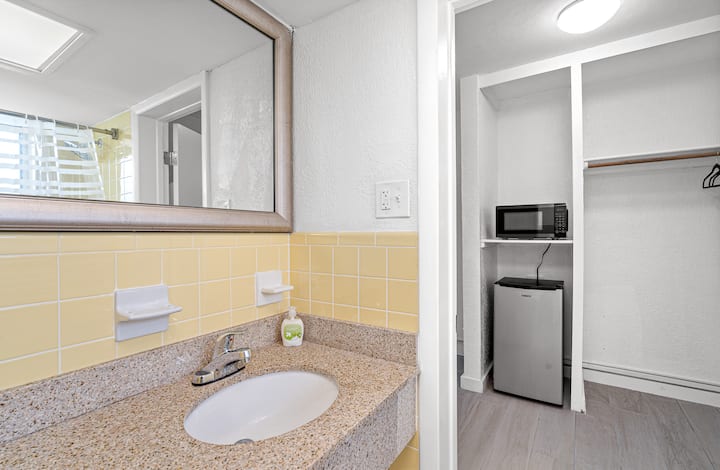 336-quiet Apartment And Homey Only 5 Mins To Beach - Fort Lauderdale, FL
