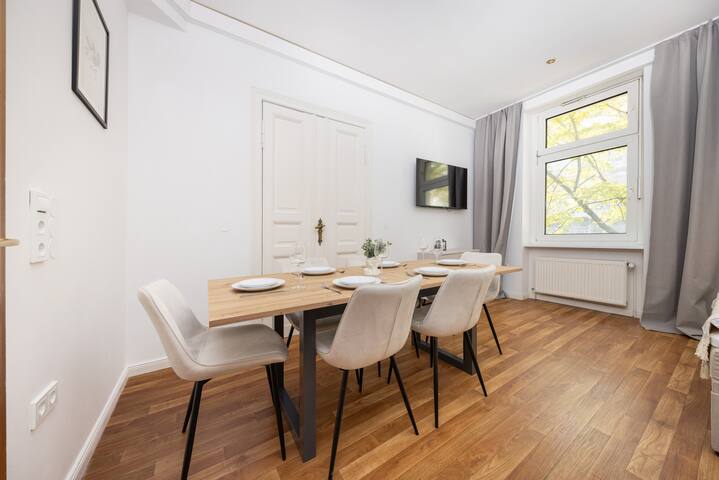 4 Rooms/ Big Kitchen/ Balcon/ at Maybachufer gallery image 2