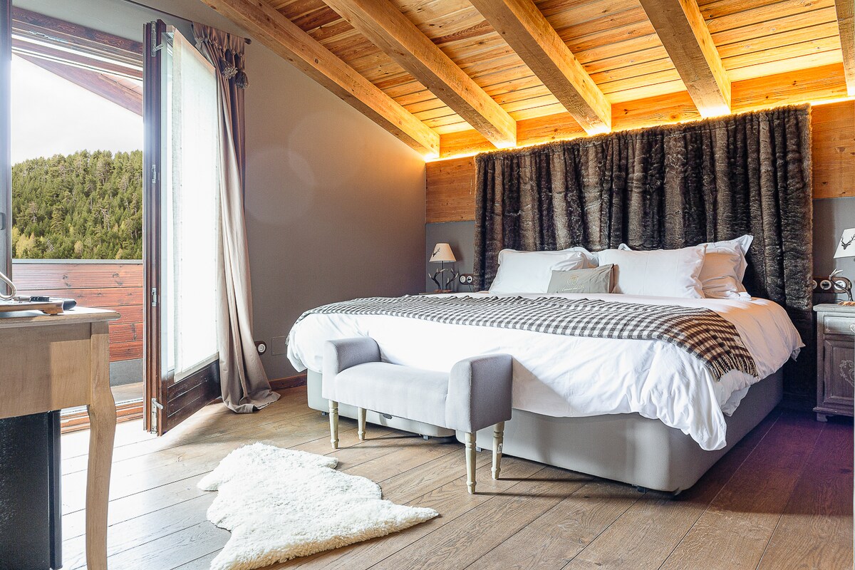 "An amazing and charming place like the people who attend to you, everything lives up to expectations on a 10." - Antonio ★★★★★