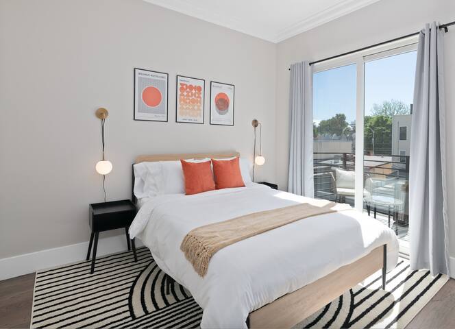 NEW LUX 3BR w/ FREE Parking & Rooftop Mins to NYC! gallery image 5