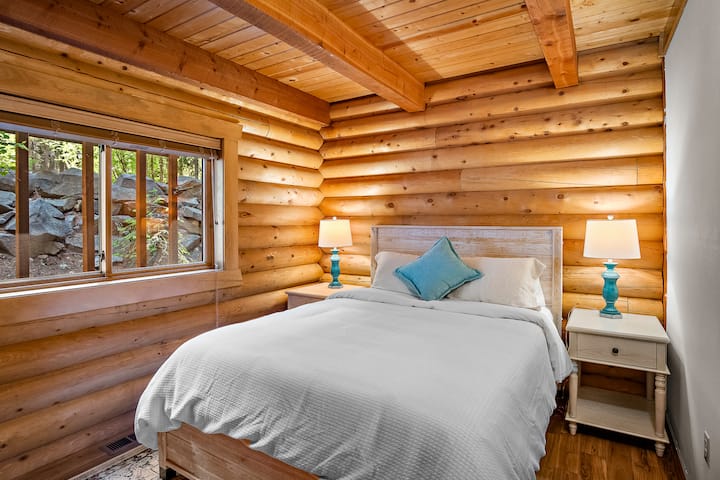 საძინებელი მთავარ სართულზე 