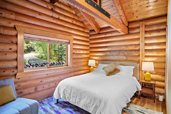 Მეორე საძინებელი ზედა სართულზე