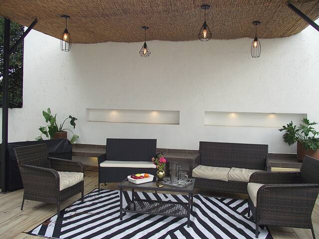 ¡Spectacular Crystal House! -7BR upscale. gallery image 5