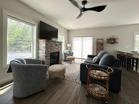 2BR Cottage Suite Catawba; Lake, pool, hot tub