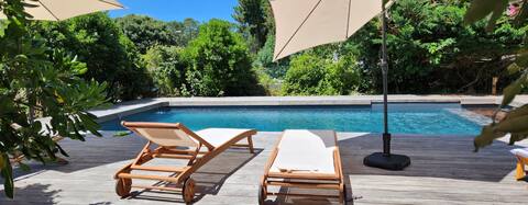 Splendid Villa With Pool Overlooking La Pinède