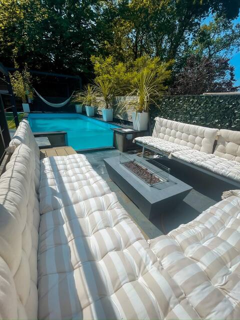Beautiful House with Hot Tub & Firepit