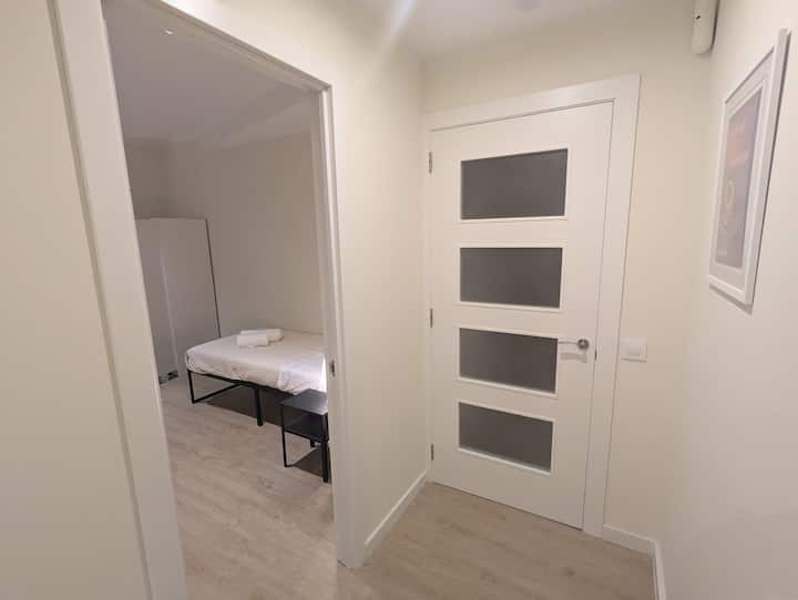 Habitación 1: Cuarto individual. Configuración disponible 1 cama individual.