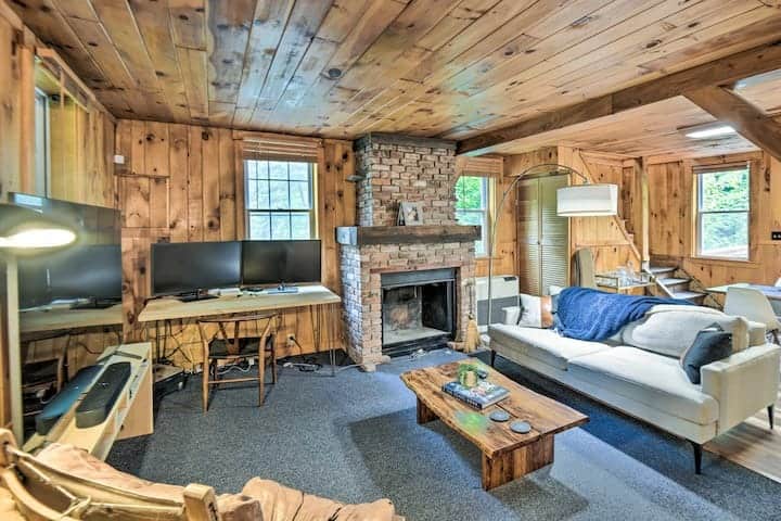 Whispering Woods Cabin - Creekside & Pet Friendly - New Hampshire (State)