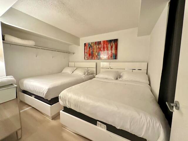 LakeView 2Bdrms/2Baths w/3 real beds&parking gallery image 4