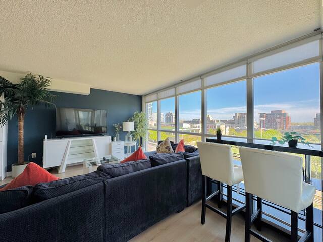 LakeView 2Bdrms/2Baths w/3 real beds&parking gallery image 3