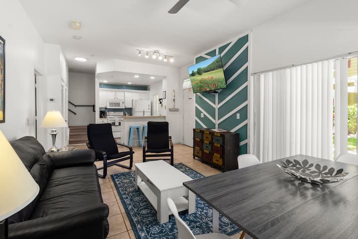 4br Condo Sleeps 10 With Amenities Close To Disney - Kissimmee, FL
