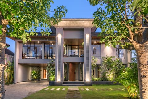 Sea View Estate - Your Luxury Beachfront Retreat