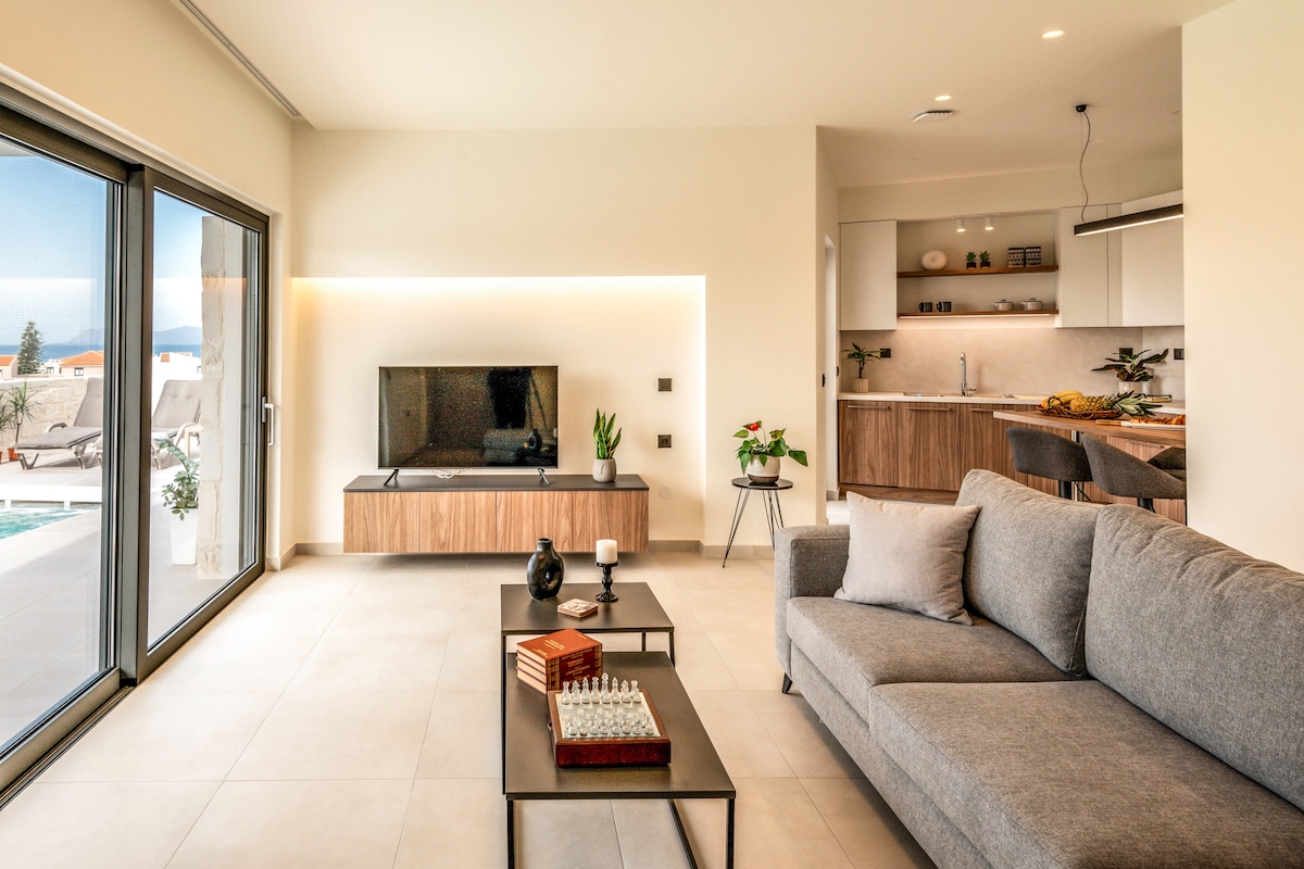 Bright and cozy living & dining area