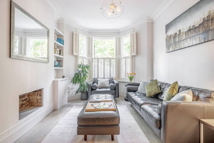 Stylish 3-floor 3bed home with garden near river gallery image 4