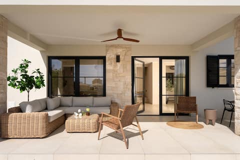 Elegant Casa di Estelle with a sea view