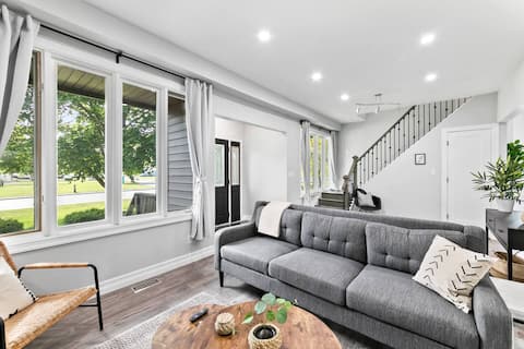 Windsor 4BR • Fire Pit • Near Golf & Marina