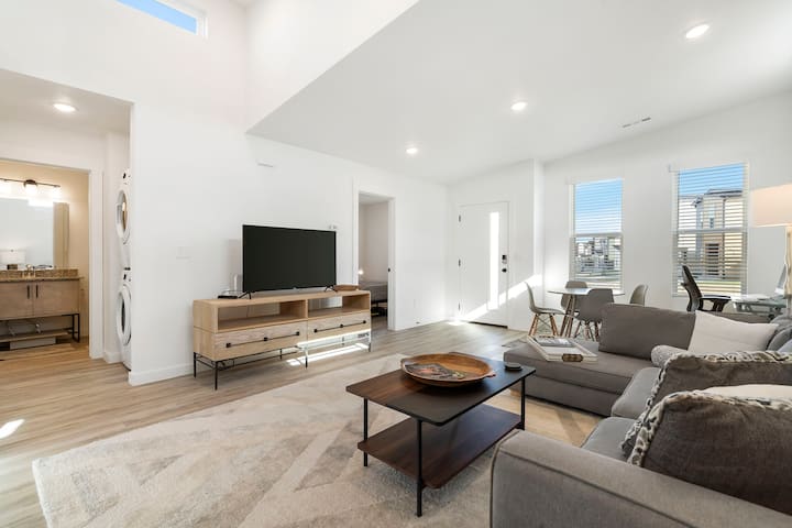 Sophisticated + Cozy + High Speed Internet! - Bentonville, AR
