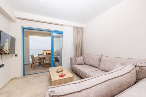 Popular Airbnb listing: MariDion Beach Family House with Heated Pool in Περιφερειακή Ενότητα Ζακύνθου