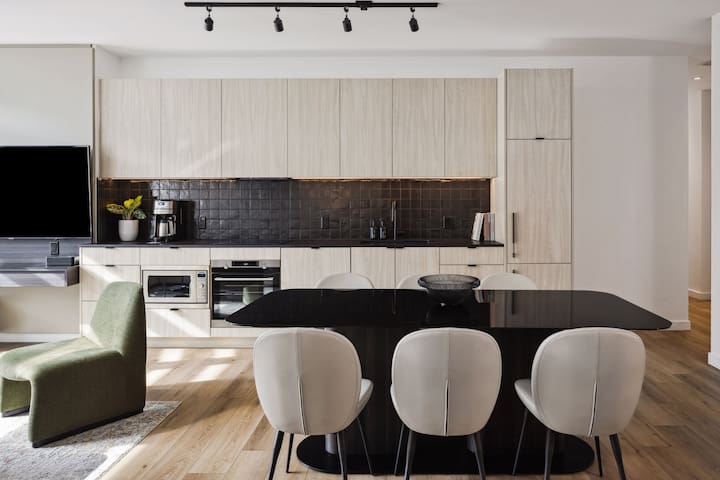 Smithe House -Two-Bedroom, Two-Bath Apartment