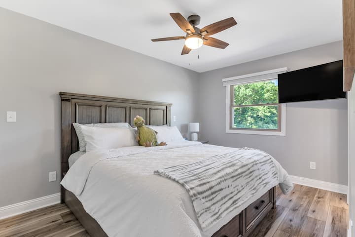 This king size bedroom has it all! His and hers closet space, comfy and cozy king size bed to relax in and catch up on some sleep or hit tv shows, and a private on suite bathroom with tub/shower combo.