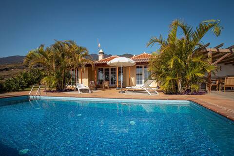 NEW villa with 180 degree sea views