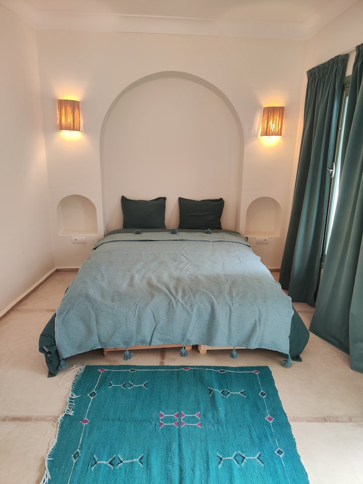 türkisfarbenes Zimmer