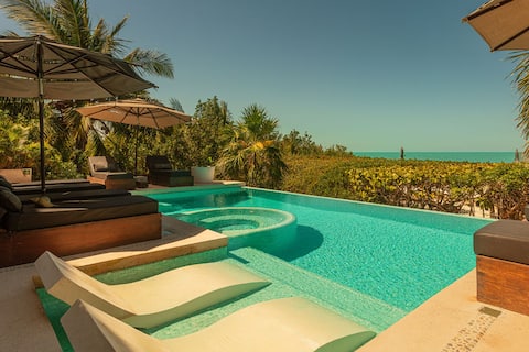 Casa Punta Coco Luxury Oceanfront + Infinity Pool