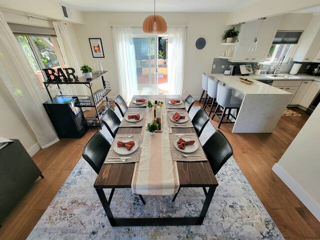 San Diego Oasis w/Hot Tub, Gym, Outdoor Movies! gallery image 2