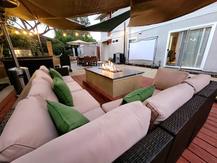San Diego Oasis W/hot Tub, Gym, Outdoor Movies! - San Diego, CA