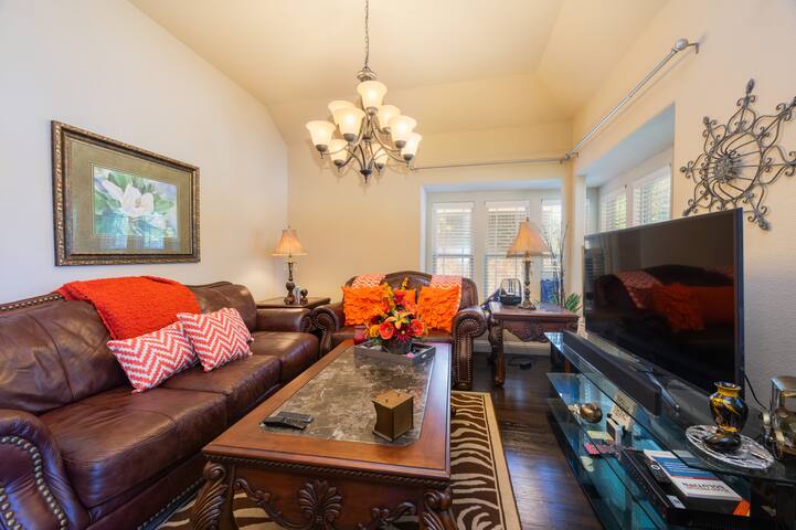 3BR Retreat + Mins to Downtown Ft Worth + Pets