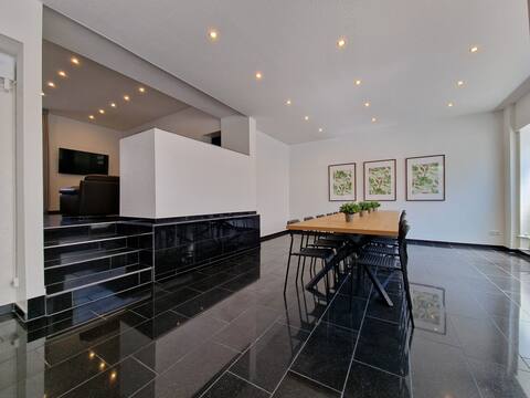 RAJ Living - 280m2 House - 10 Rooms - Center
