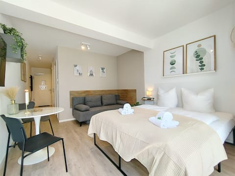 UniverCity Apartment for up to 4|Terrace|Kitchen