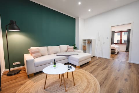 Leistungsstarkes Airbnb: Living in the riverside district in Neustadt