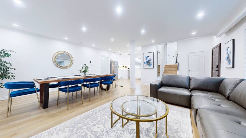 Luxury 7 Bedroom/3 Bath Home [No Cleaning Fee] gallery image 5