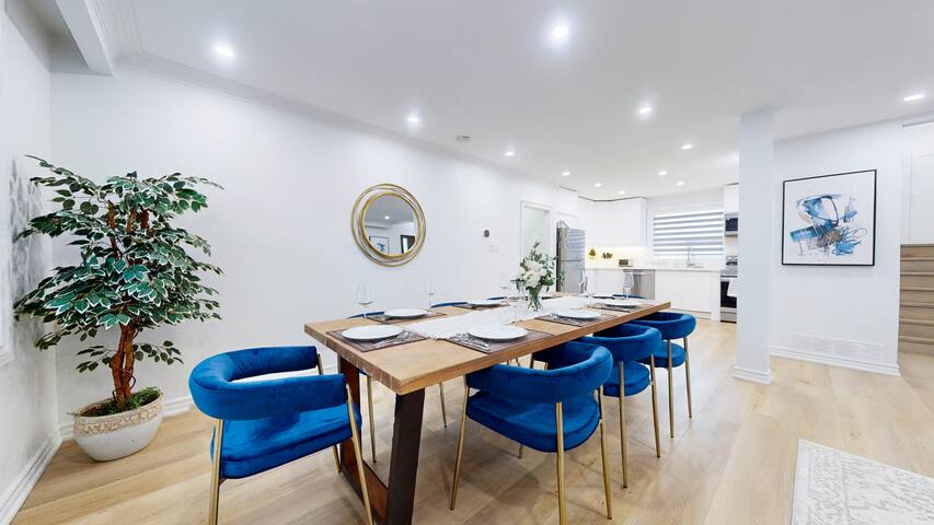 Luxury 7 Bedroom/3 Bath Home [No Cleaning Fee] gallery image 3