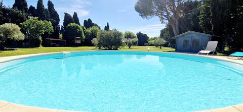 Mas Avignon St Rémy Provence piscine 5000m² jardin