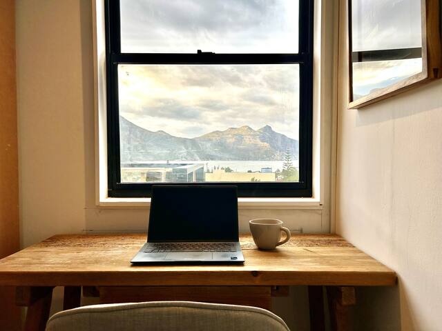 Stunning Ocean & Mountain Vistas in Hout Bay gallery image 4